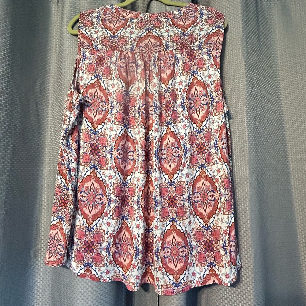 Colorful Patterned Sleeveless Top - Picture 2 of 5